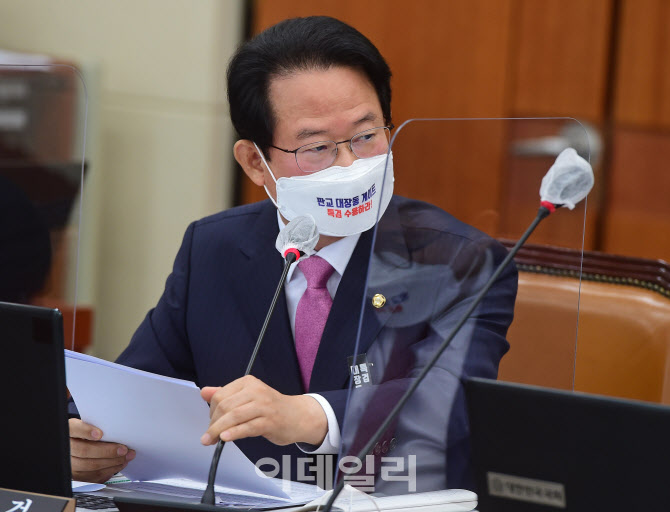 [포토]질의하는 류성걸 국민의힘 의원