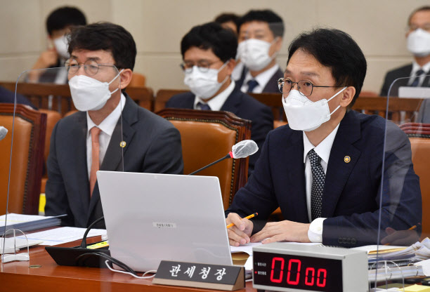 관세청장 "관세사 시험 부정출제 피해자들 상고없이 구제 논의"