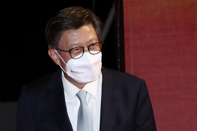 '박형준 명예훼손'…檢, 역사학자 전우용 무혐의 처분