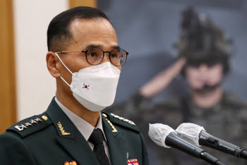 육군총장 “변희수 ‘전역취소’ 판결 존중…고인명복 빈다”