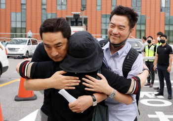 "文-조국 불화설, 출처는 강기정"…가세연, 배상금 물게 됐다