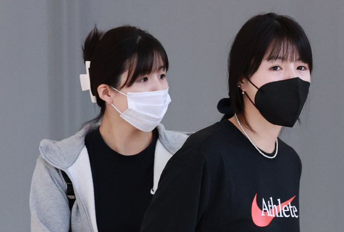 출국 앞둔 이다영, '가정폭력' 논란에 그리스도 등 돌렸다