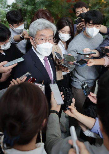 고승범 "전세대출 유연하게 관리…중단사태 없다"(종합)