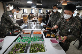 “장병이 직접 메뉴 편성”…軍급식체계 싹 바뀐다