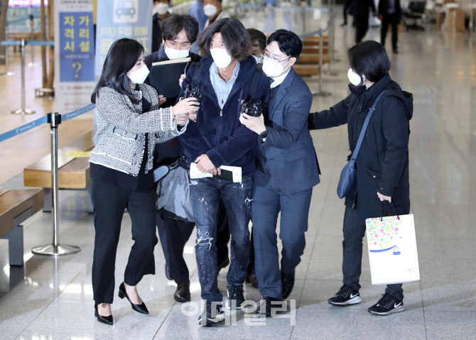[포토]귀국 즉시 체포된 성남 대장동 핵심인물 남욱 변호사