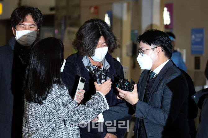 [포토]'대장동 키맨' 남욱 변호사 귀국