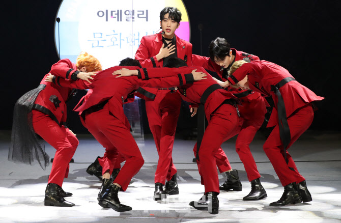 [포토]'제8회 이데일리 문화대상' 찾은 아이돌그룹 킹덤