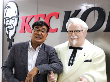 "KFC에서 꿈 이뤘죠"..1호점 매니저의 '찐 KFC는 이것'