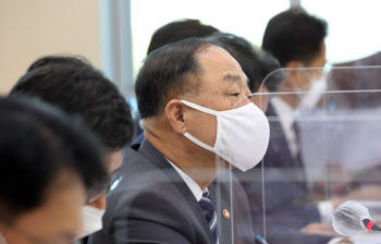 홍남기 "내년 암호화폐 과세 문제 없어…증권거래세 과세 불가피"