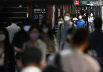 서울 지하철역 '무장애 인증' 제로…5호선 청구역은 계단만