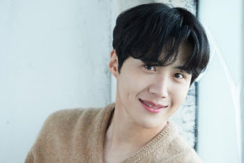 '현여친 질투해서 폭로' 김선호 팬카톡, 여론 조작 정황
