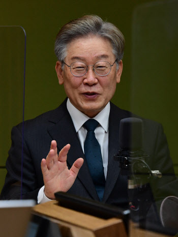 이재명, ‘웹 자서전’ 연재 예고…“제 얘기, 가을밤 장작타는 소리 되길”