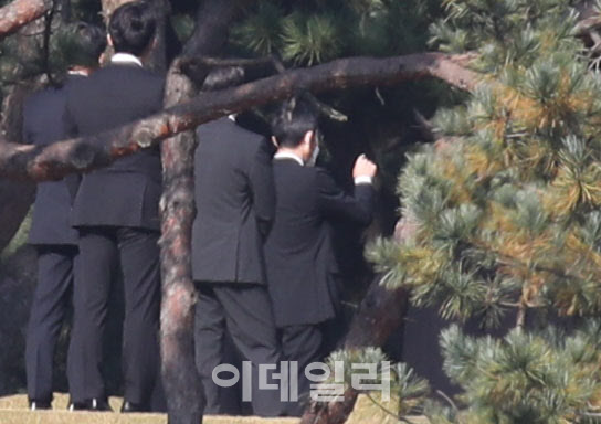 [포토]이재용 부회장, 이건희 회장 1주기 추도식 참석