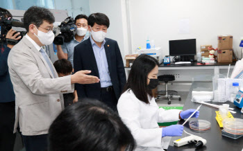 올해까지 5인 이상 사업장 업무량 폭증하면 주 52시간 초과할 수 있다