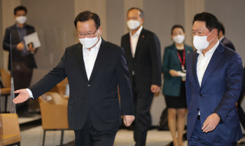 최태원 "배터리·반도체…좋은 일자리 3년간 2.7만개" 약속