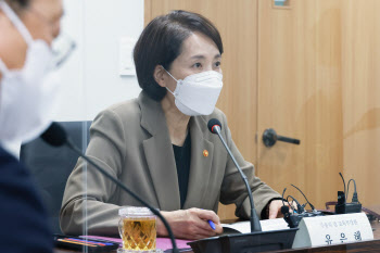 학교도 ‘위드 코로나’…전면 등교는 언제쯤?