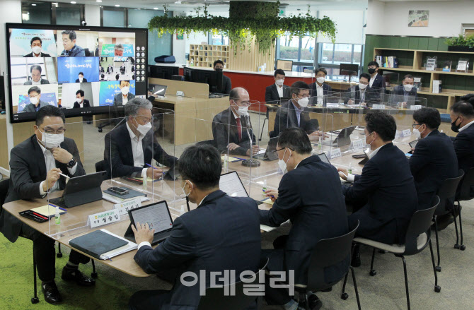 [포토] 유찬형 부회장, 범농협 스마트농협 추진회의 주재