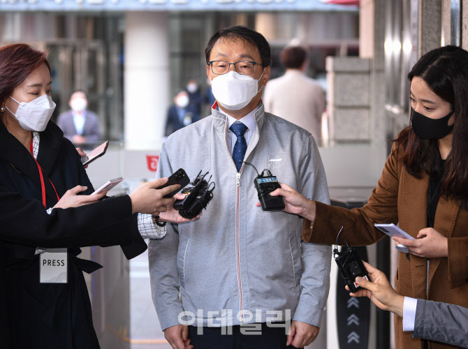 [포토]구현모 KT 대표, '재발방지 중점...적극적 보상책 마련할 것'