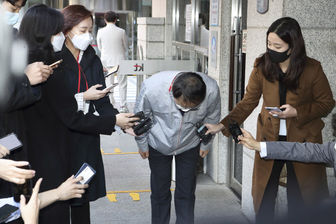 고개 숙인 구현모 "보상약관 개정 바람직..다음주 신고센터 운영"