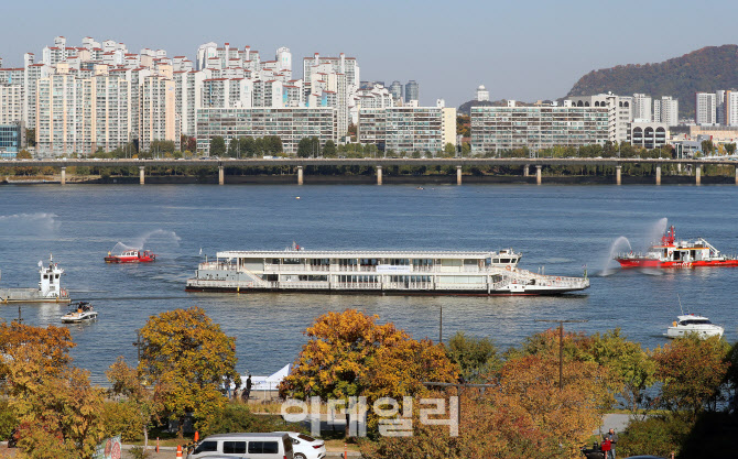 [포토]한강수난사고 민관합동 훈련 '유람선 화재진압'