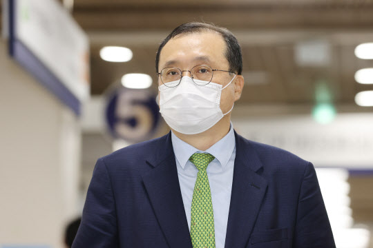 임성근 "헌재 합리적 결정에 감사·경의…겸허히 살겠다"