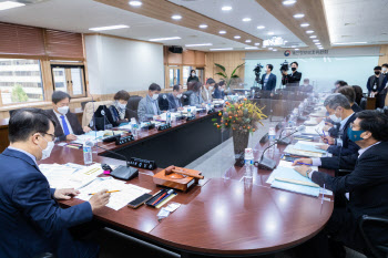 페이스북, `메타`로 이름 바꾸자마자 5000만원 손해배상하나