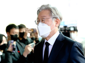 대장동 가는 이재명에…진중권 "진짜 인성 독특, 조국은 애교"