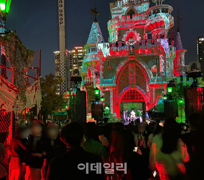[주말 거리에서는]'오징어게임' 핼러윈…감염 확산 '조마조마'