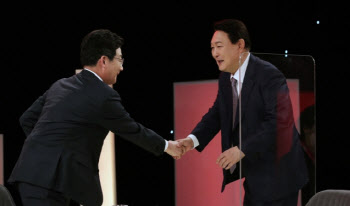 유승민 "개 식용 금지 법제화"…윤석열 "사회적 합의 필요"