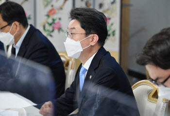 이억원 기재차관 “기대인플레 확산 차단 조치 지속 강구”