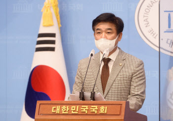 홍남기 ‘난타’ 이번엔 가상자산…與 “과세유예, 이재명 공약 될수도”(종합)