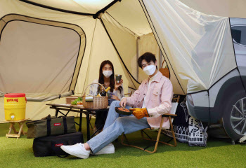 “가을·겨울 캠핑 가요”신세계百 강남점, 차박 마켓 오픈