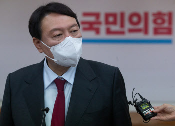 윤석열 '식용개' 발언에 윤미향 "동물 정책에 무지 드러내고 있어"