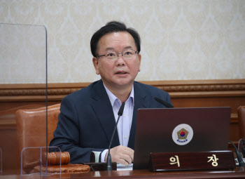 김부겸 "재난지원금? 당장 여력 없다..주머니 뒤지면 돈 나오나"