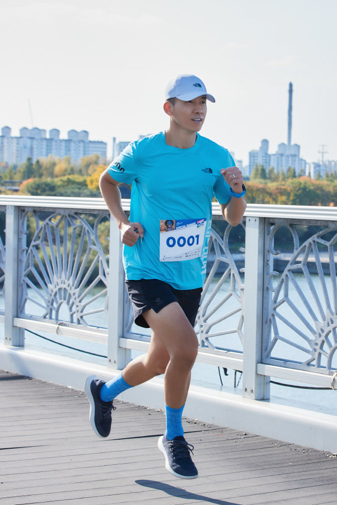 가수 션-컴패션 함께한 기부 마라톤, 7000만원 모금