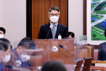 추가요금 내야 승객은 '타고' 기사는 '콜 잡는다'…카카오T 갑질 도마위