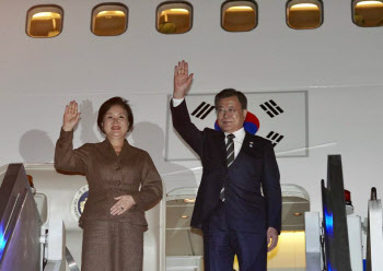 文대통령, 유럽순방 마치고 귀국길… 오늘 도착