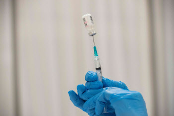 美, 내년 1월4일까지 100인이상 사업장 백신접종 의무화