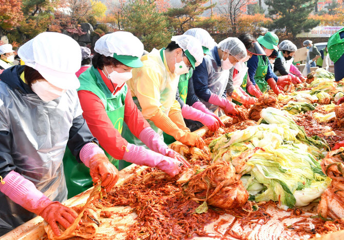 파주시, 새마을회 주도해 '사랑의 김장담그기' 행사