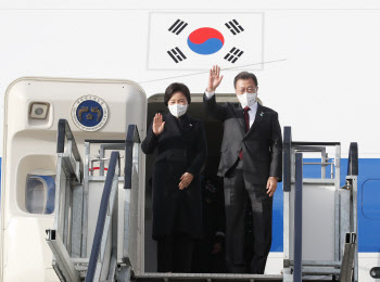 5·8·33·22800… 숫자로 보는 文대통령 유럽 순방
