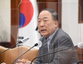 요소수 매점매석하면 3년 이하 징역…호주서 2만ℓ 군수송기로 도입