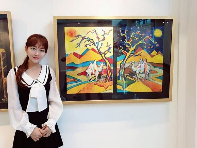 '연예인 화가 최고가' 윤송아 그림 1억 낙찰 '조인성 명장면 속 그림'
