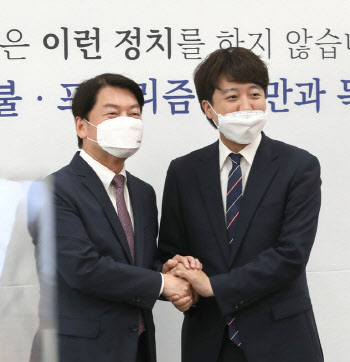 "단일화 선제안 없어" 이준석에…안철수 측 "혼자 북·장구 쳐"