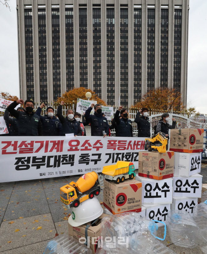 [포토]건설노조 “요소수 품귀로 생계고…정부가 대책 마련해야”