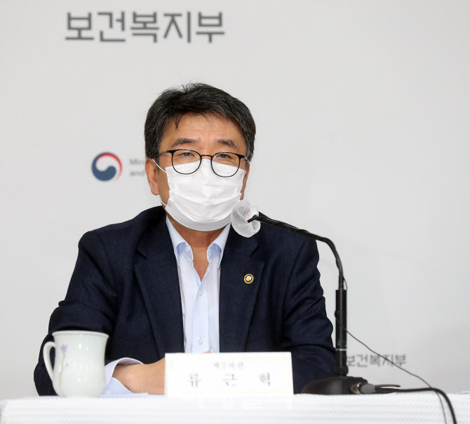 위드 코로나 이후 확진자·위중증·사망자 모두 늘어
