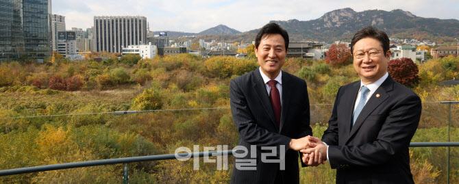 [포토]황희-오세훈, '이건희 기증관' 건립 위해 맞손