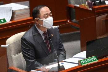 홍남기 “요소 중국서 2만t 출발…여러국가서 1만t 추가 협의”