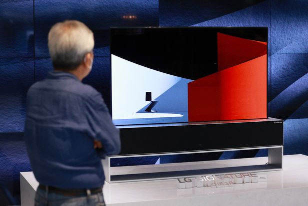 '프리미엄TV=OLED' 자리매김에…LG 출하확대 Vs 삼성 수율잡기