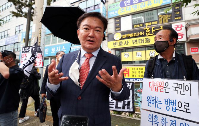 "4·15 총선은 부정선거"…민경욱 전 의원 집시법 위반 檢 송치