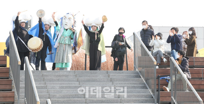 [포토]오랜만에 관람객 만난 공연